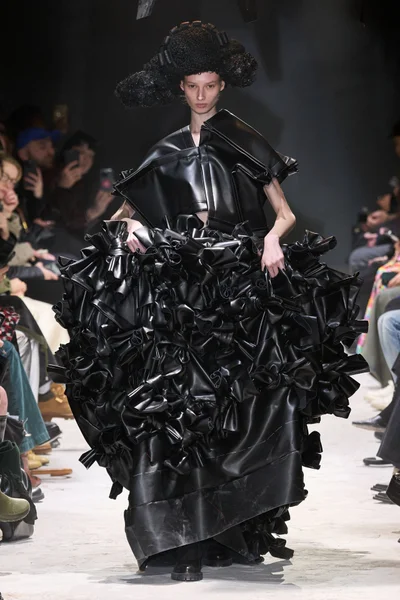Look 16